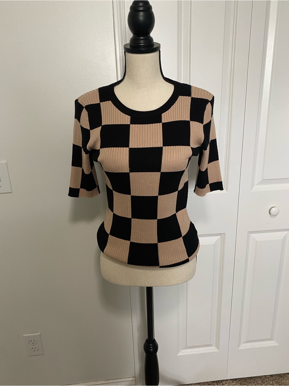 Tahari Checked Short-Sleeve Knit Top - Black & Beige